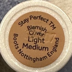 No 7 stay perfect blemish cover stick